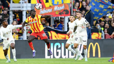 Jonathan Clauss durant le match entre le RC Lens et l'OGC Nice