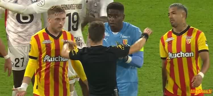 Penalty discutable sifflé par Benoît Bastien lors du Derby entre le RC Lens et le Losc.