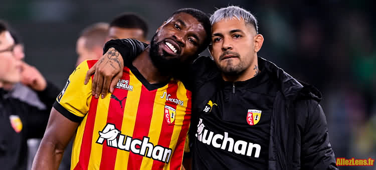 Facundo Medina et Kevin Danso après la défaite du RC Lens face à Lille