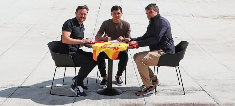 Signature de Khusanov au Rc Lens sur le terril de Noeux Les Mines