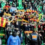 Les supporters de l'AASE et du RC Lens dans la même tribune