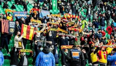 Les supporters de l'AASE et du RC Lens dans la même tribune