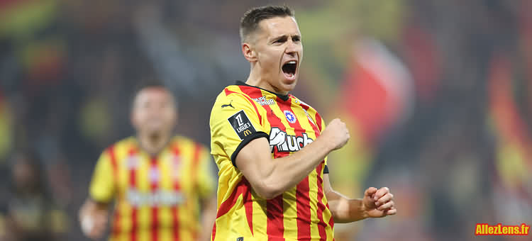 Frankowski célèbre son penalty réussi dans la rencontre entre le RC Lens et le FC Nantes