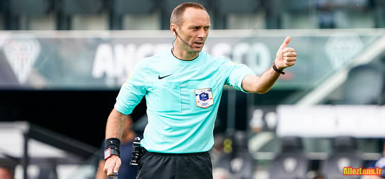 Thomas Léonard arbitrera la rencontre entre le RC Lens et le PSG