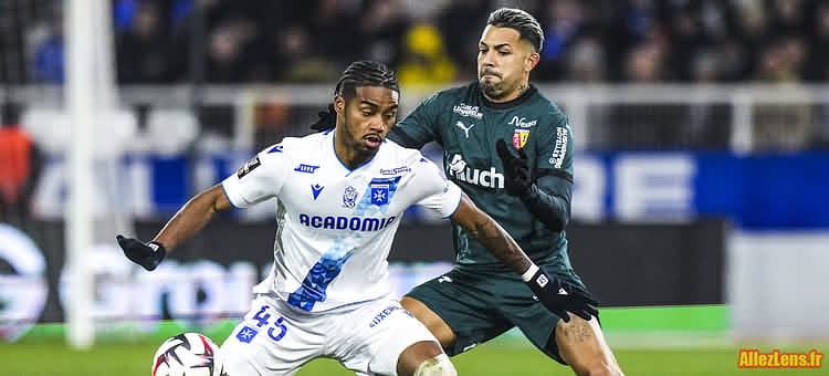 Facundo Medina en souffrance dans la défense à quatre du RC Lens