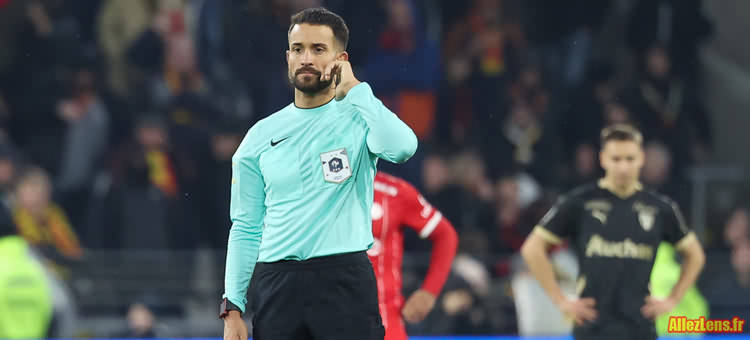 Monsieur vernice, arbitre du match entre le RC Lens et Montpellier