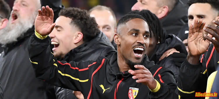 Joie des joueurs du RC Lens après la victoire face à Rennes