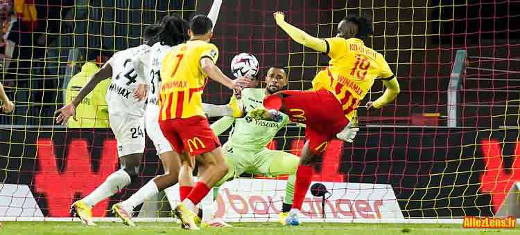 Le Rc Lens bataille pour recruter Diouf