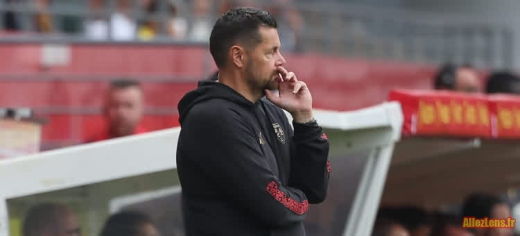 Pierre Sage hésite toujours au sujet du recrutement d'un attaquant