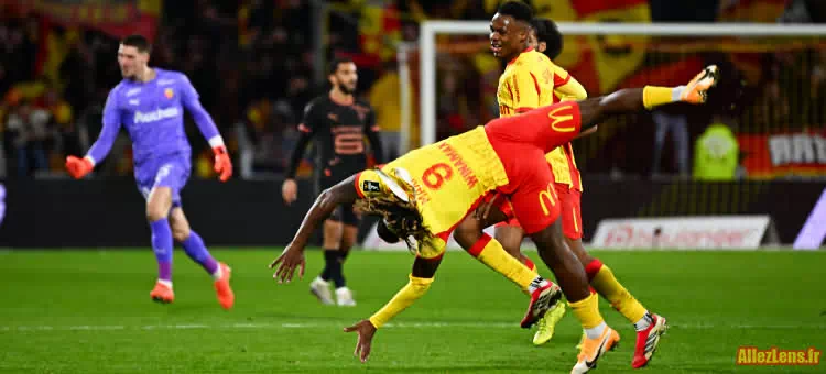 Allan Saint-Maximin célèbre son but face à Rennes