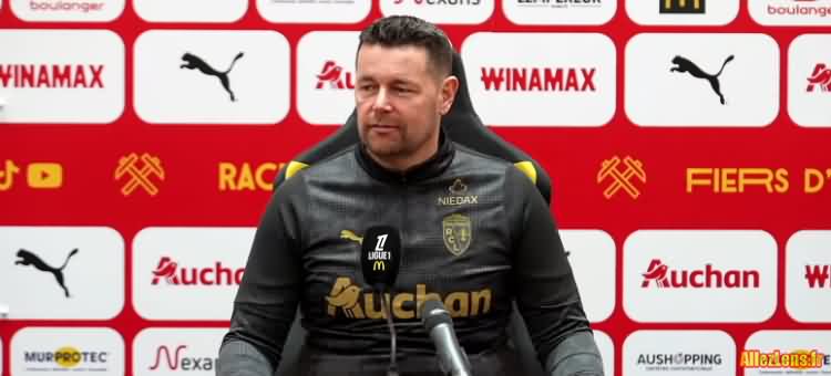 Pierre Sage en conférence de presse