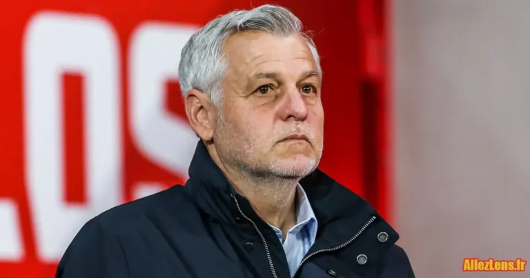 Bruno Genesio, le regard pensif sur le banc de touche, face au terrible dilemme entre la stabilité de Lille et la folie de l'OM