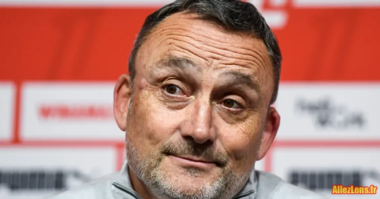 Franck Haise esquissant un sourire en conférence de presse, conscient du scénario fou qui l'attend pour la finale de la Coupe