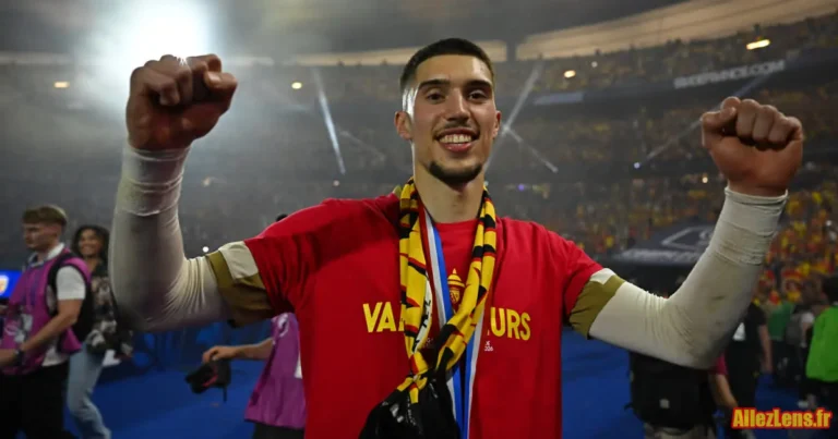Le jeune gardien du RC Lens Robin Risser élu homme du match après ses parades folles.